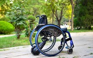 【玩意】轮椅有了小尾巴——革命性智能驱动助力装置SmartDrive